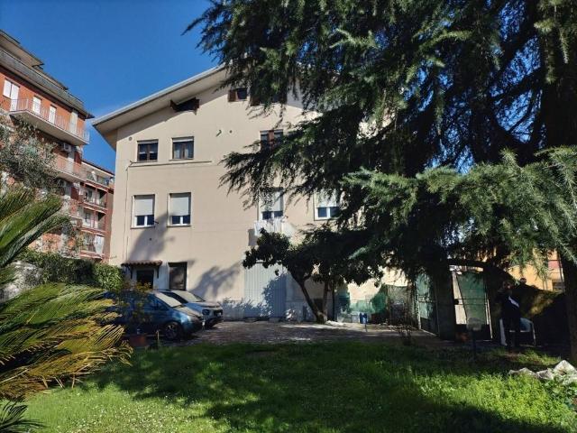 Palazzo / Stabile in vendita a Frosinone FR