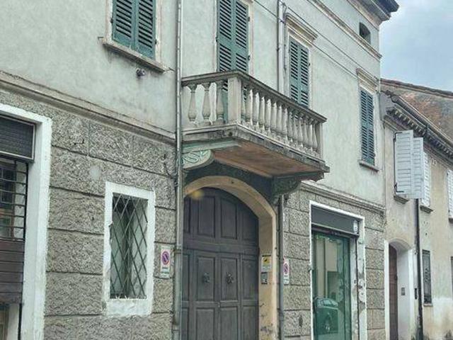 Palazzo / Stabile in vendita a Gualtieri RE