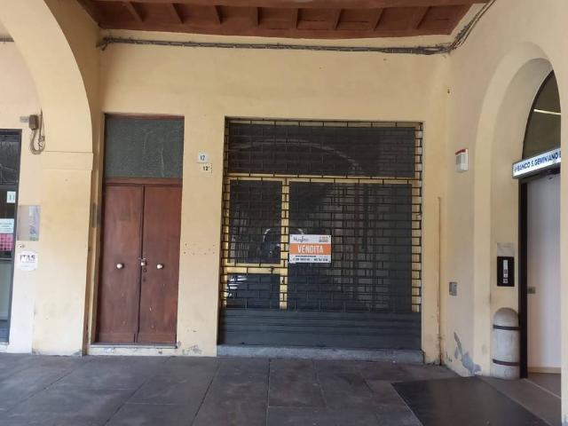 Palazzo / Stabile in vendita a Gualtieri RE