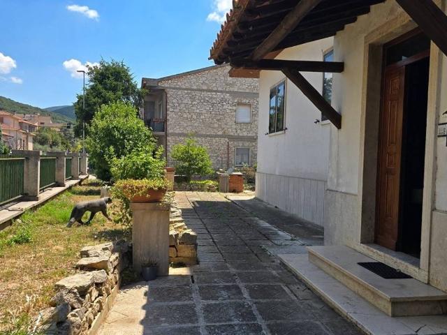 Palazzo / Stabile in vendita a Guardea TR