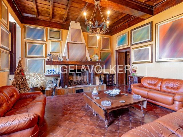 Palazzo / Stabile in vendita a Guidonia Montecelio RM