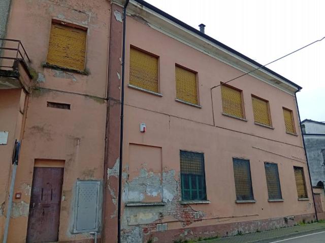 Palazzo / Stabile in vendita a Gussola CR