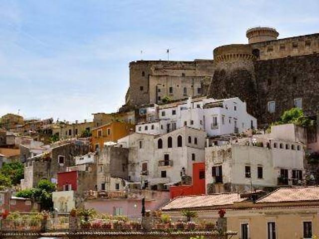 Palazzo / Stabile in vendita a Gaeta LT