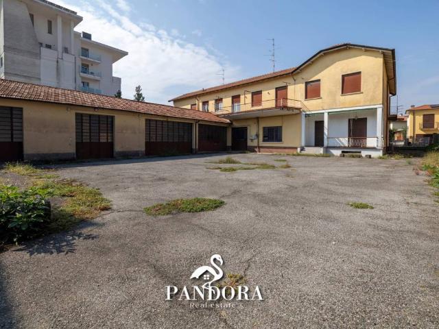 Palazzo / Stabile in vendita a Gallarate VA