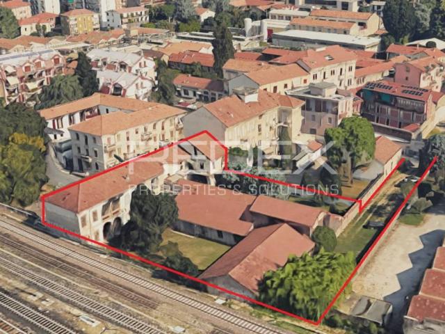 Palazzo / Stabile in vendita a Gallarate VA