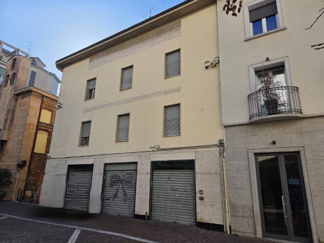 Palazzo / Stabile in vendita a Gallarate VA