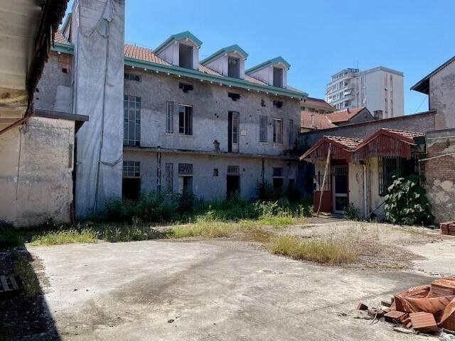 Palazzo / Stabile in vendita a Gallarate VA