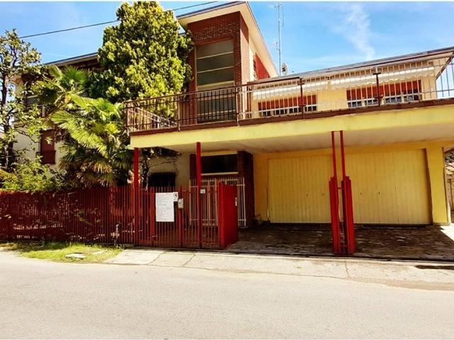 Palazzo / Stabile in vendita a Gallarate VA