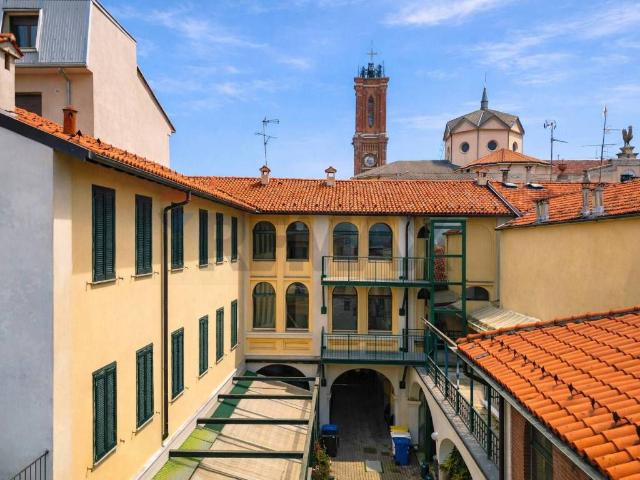 Palazzo / Stabile in vendita a Galliate NO