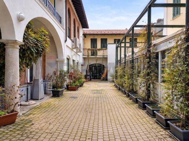 Palazzo / Stabile in vendita a Galliate NO
