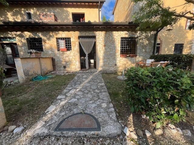 Palazzo / Stabile in vendita a Gambassi Terme FI