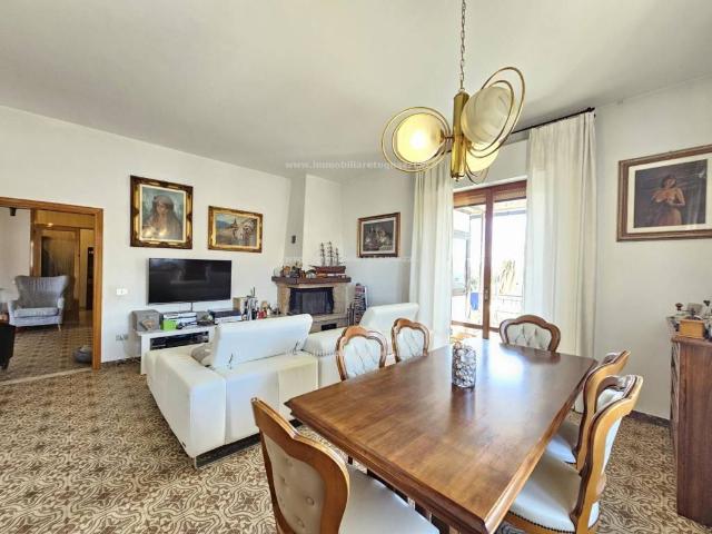 Palazzo / Stabile in vendita a Gambassi Terme FI