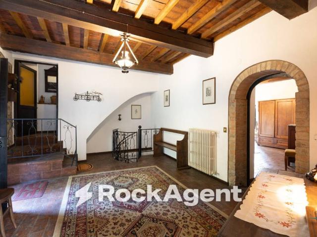 Palazzo / Stabile in vendita a Gambassi Terme FI