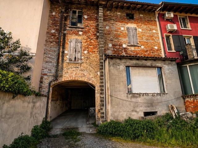 Palazzo / Stabile in vendita a Gambara BS
