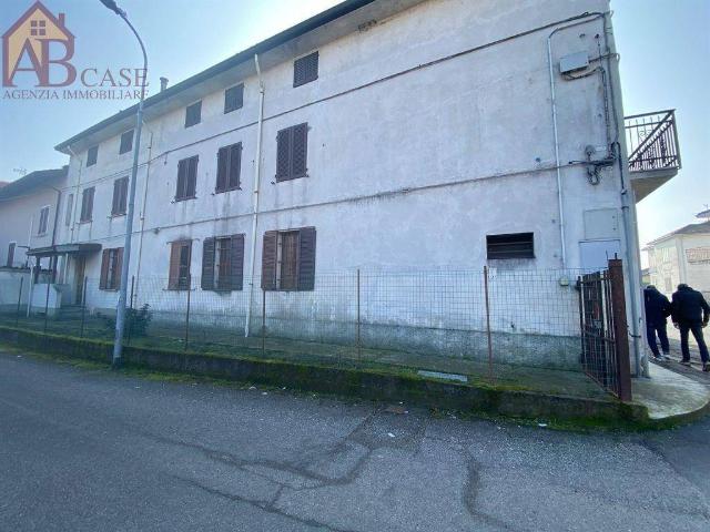 Palazzo / Stabile in vendita a Gambolò PV