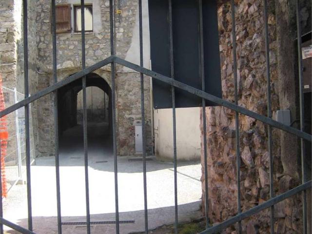 Palazzo / Stabile in vendita a Gandino BG