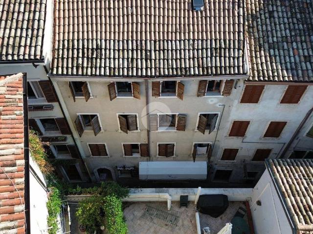 Palazzo / Stabile in vendita a Garda VR