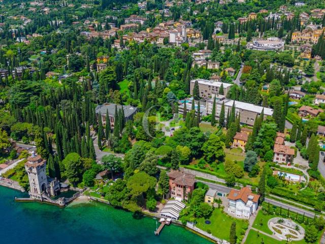 Palazzo / Stabile in vendita a Gardone Riviera BS