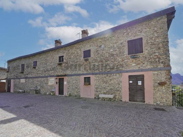 Palazzo / Stabile in vendita a Gargnano BS