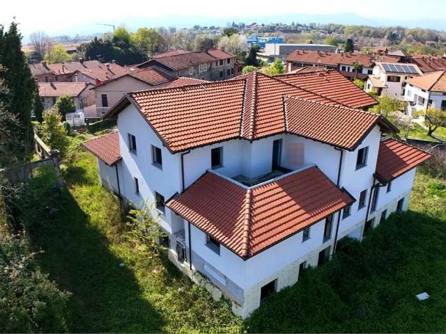 Palazzo / Stabile in vendita a Gattico Veruno NO