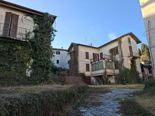 Palazzo / Stabile in vendita a Gazzada Schianno VA