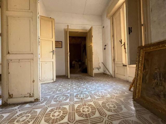 Palazzo / Stabile in vendita a Gela CL
