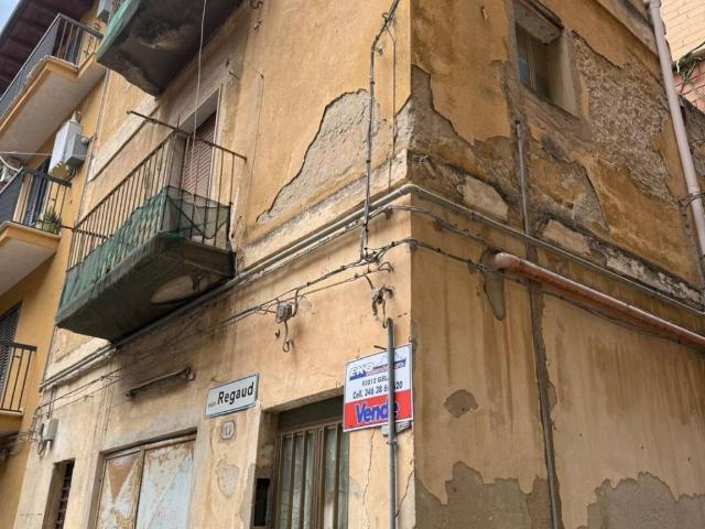 Palazzo / Stabile in vendita a Gela CL