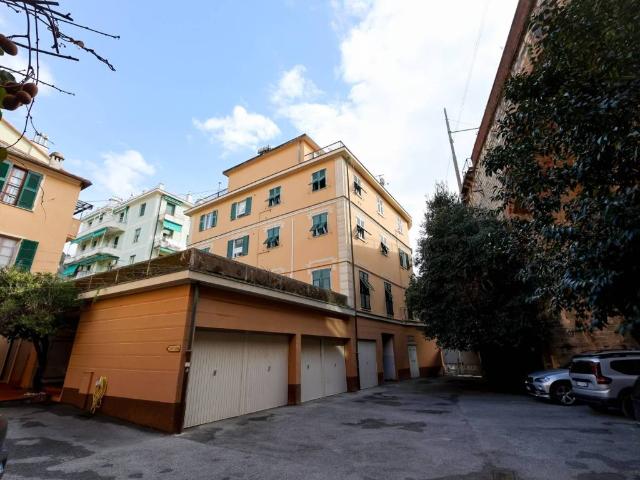 Palazzo / Stabile in vendita a Genova GE