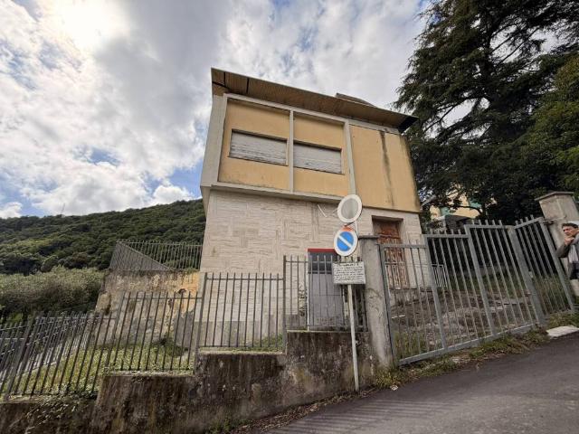 Palazzo / Stabile in vendita a Genova GE