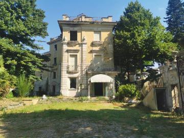 Palazzo / Stabile in vendita a Genzano di Roma RM