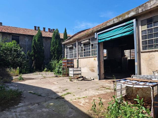 Palazzo / Stabile in vendita a Gerenzano VA