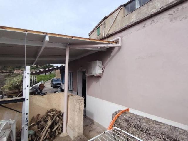 Palazzo / Stabile in vendita a Giardinello PA