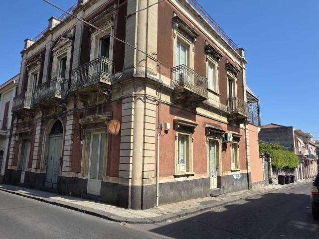 Palazzo / Stabile in vendita a Giarre CT
