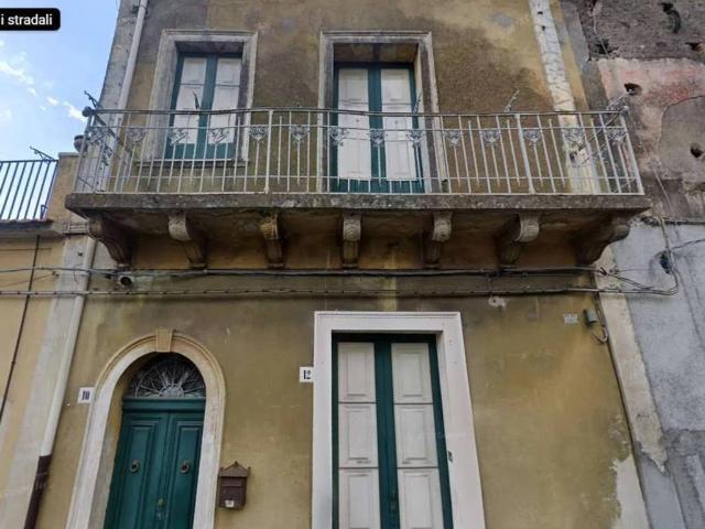 Palazzo / Stabile in vendita a Giarre CT