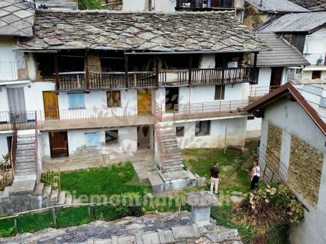 Palazzo / Stabile in vendita a Giaveno TO