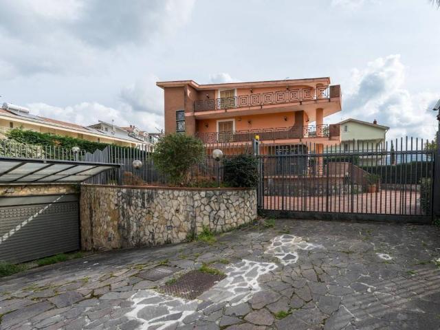 Palazzo / Stabile in vendita a Giffoni Sei Casali SA