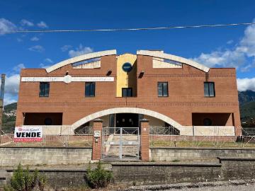 Palazzo / Stabile in vendita a Giffoni Sei Casali SA