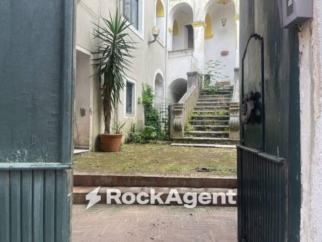 Palazzo / Stabile in vendita a Giffoni Sei Casali SA