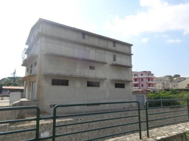 Palazzo / Stabile in vendita a Gioiosa Ionica RC