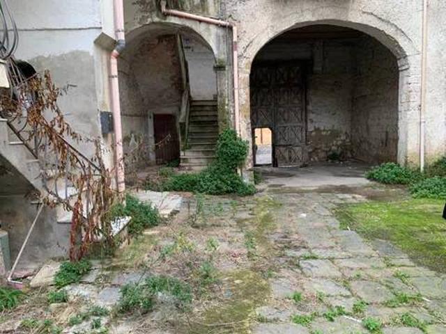 Palazzo / Stabile in vendita a Giugliano in Campania NA