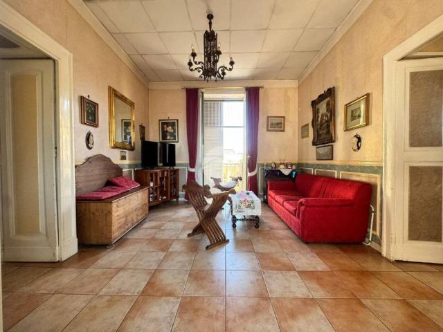 Palazzo / Stabile in vendita a Giugliano in Campania NA