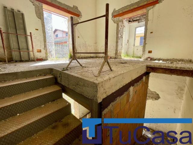 Palazzo / Stabile in vendita a Giugliano in Campania NA