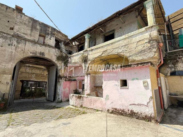 Palazzo / Stabile in vendita a Giugliano in Campania NA
