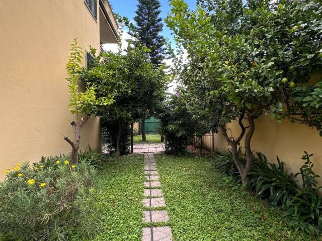 Palazzo / Stabile in vendita a Giugliano in Campania NA
