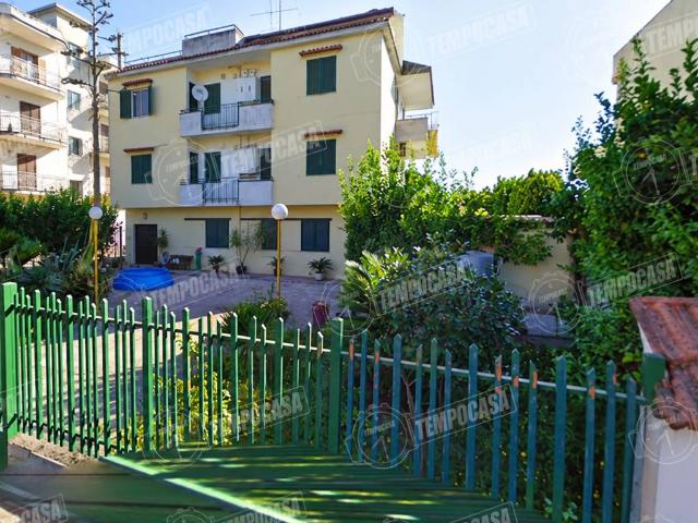 Palazzo / Stabile in vendita a Giugliano in Campania NA