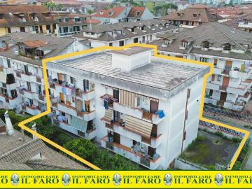 Palazzo / Stabile in vendita a Giugliano in Campania NA