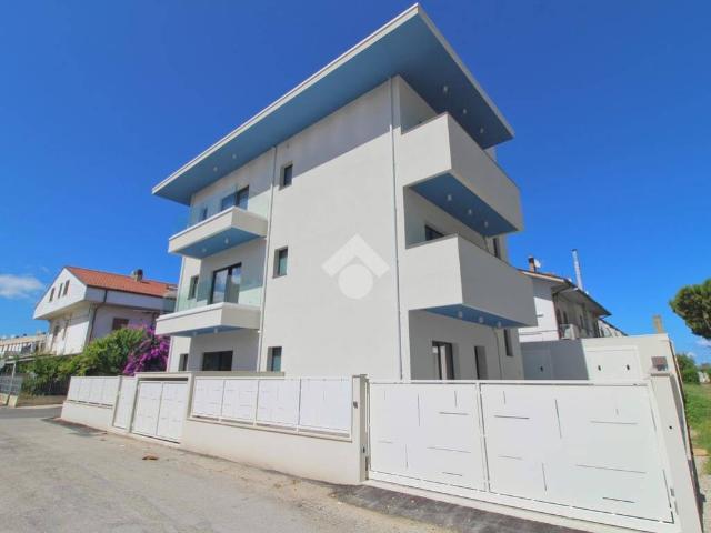 Palazzo / Stabile in vendita a Giulianova TE
