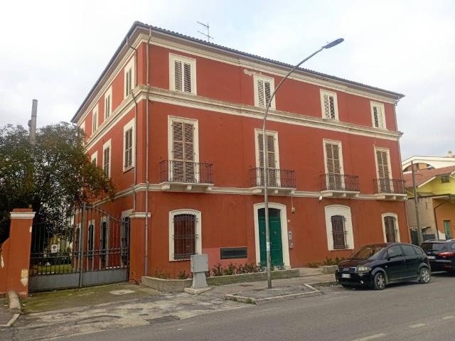 Palazzo / Stabile in vendita a Giulianova TE