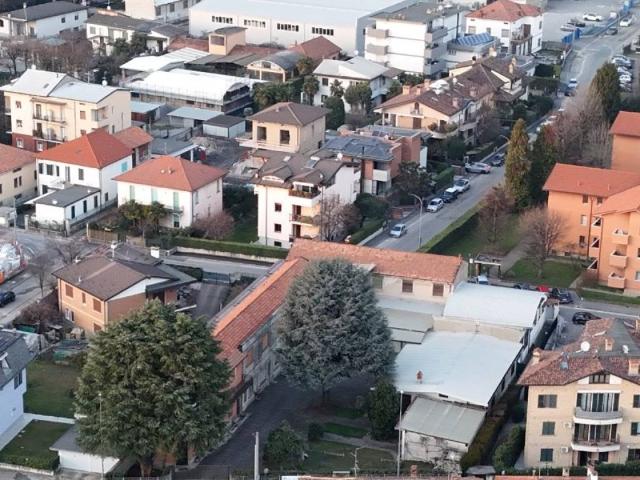 Palazzo / Stabile in vendita a Giussano MB