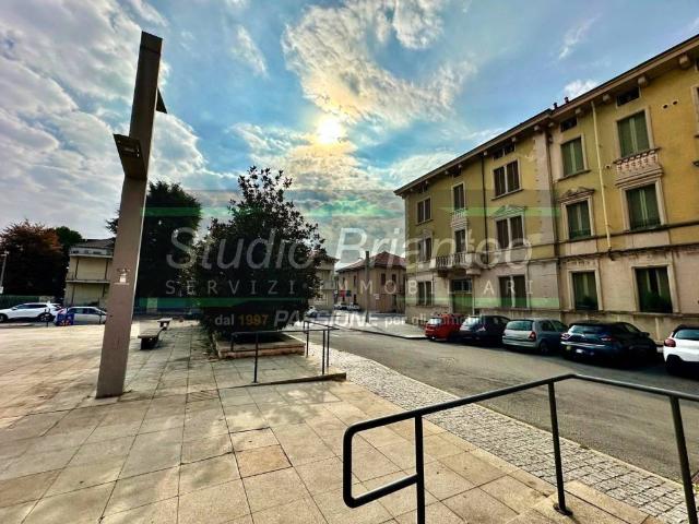 Palazzo / Stabile in vendita a Giussano MB